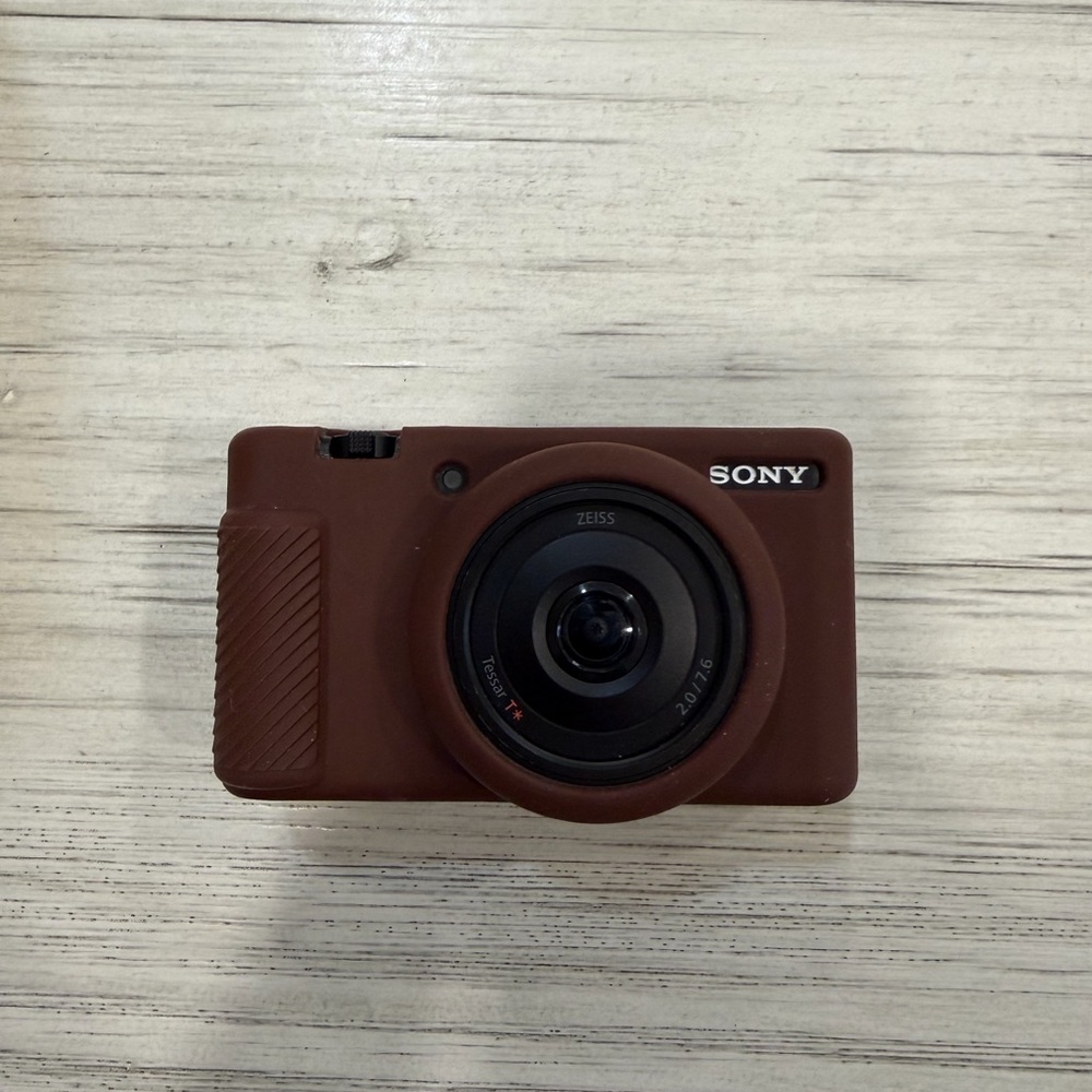 Sony ZV-1F Point-and-Shoot Camera with Brown Silicone Cover